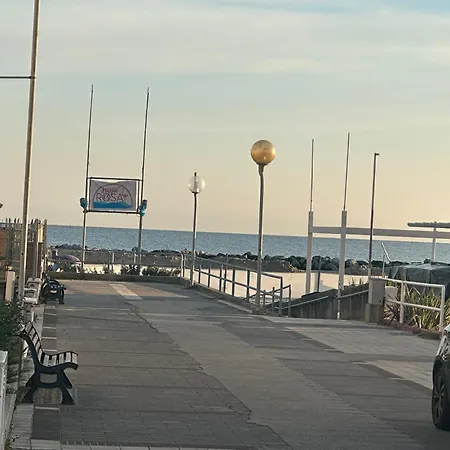 מלון Iris Mare 3*