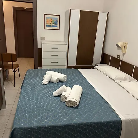 Отель Iris Mare 3*