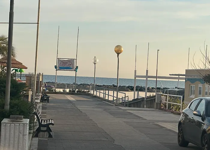 מלון Iris Mare 3*