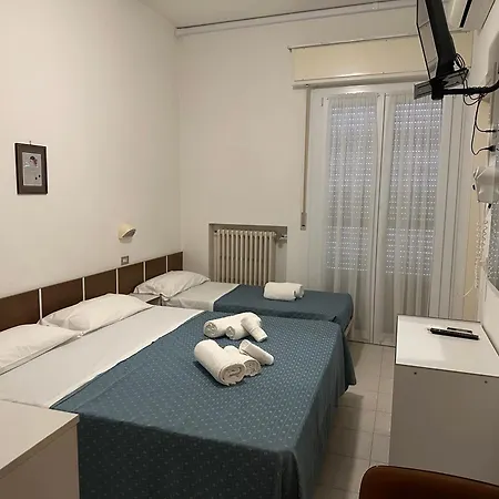 Iris Mare Hotel 3*